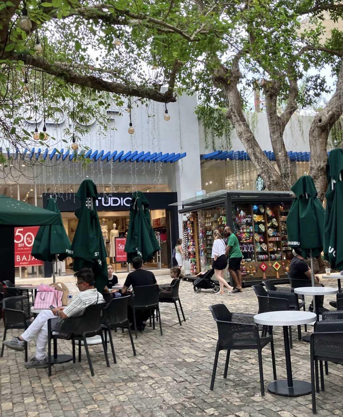 Paseo del Carmen Shopping Mall Paseo del Carmen Shopping Mall
