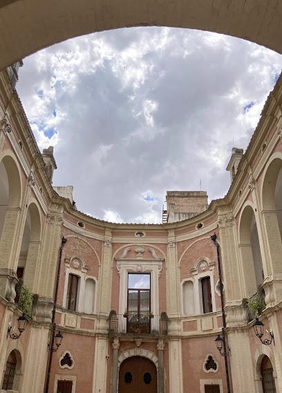 Il Palazzo Vescovile col Museo Diocesano - The Bishop's Palace with the Diocesan Museum