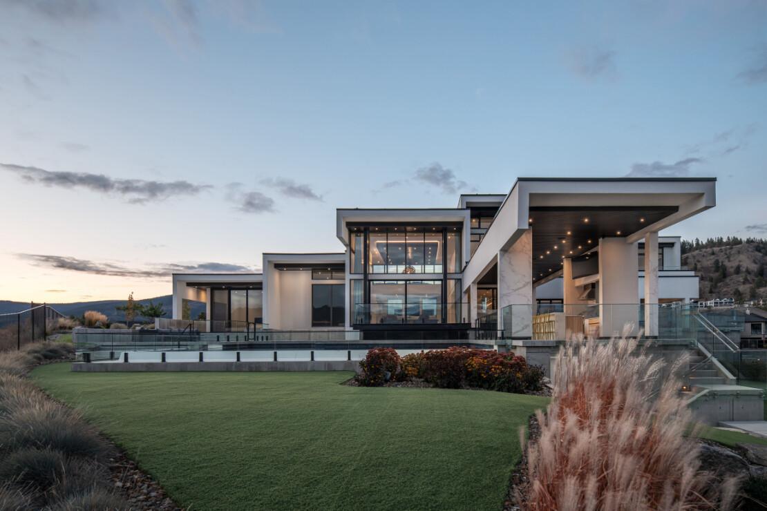 All Elements: Redefining
Luxury Homebuilding
in the Okanagan All Elements: Redefining
Luxury Homebuilding
in the Okanagan