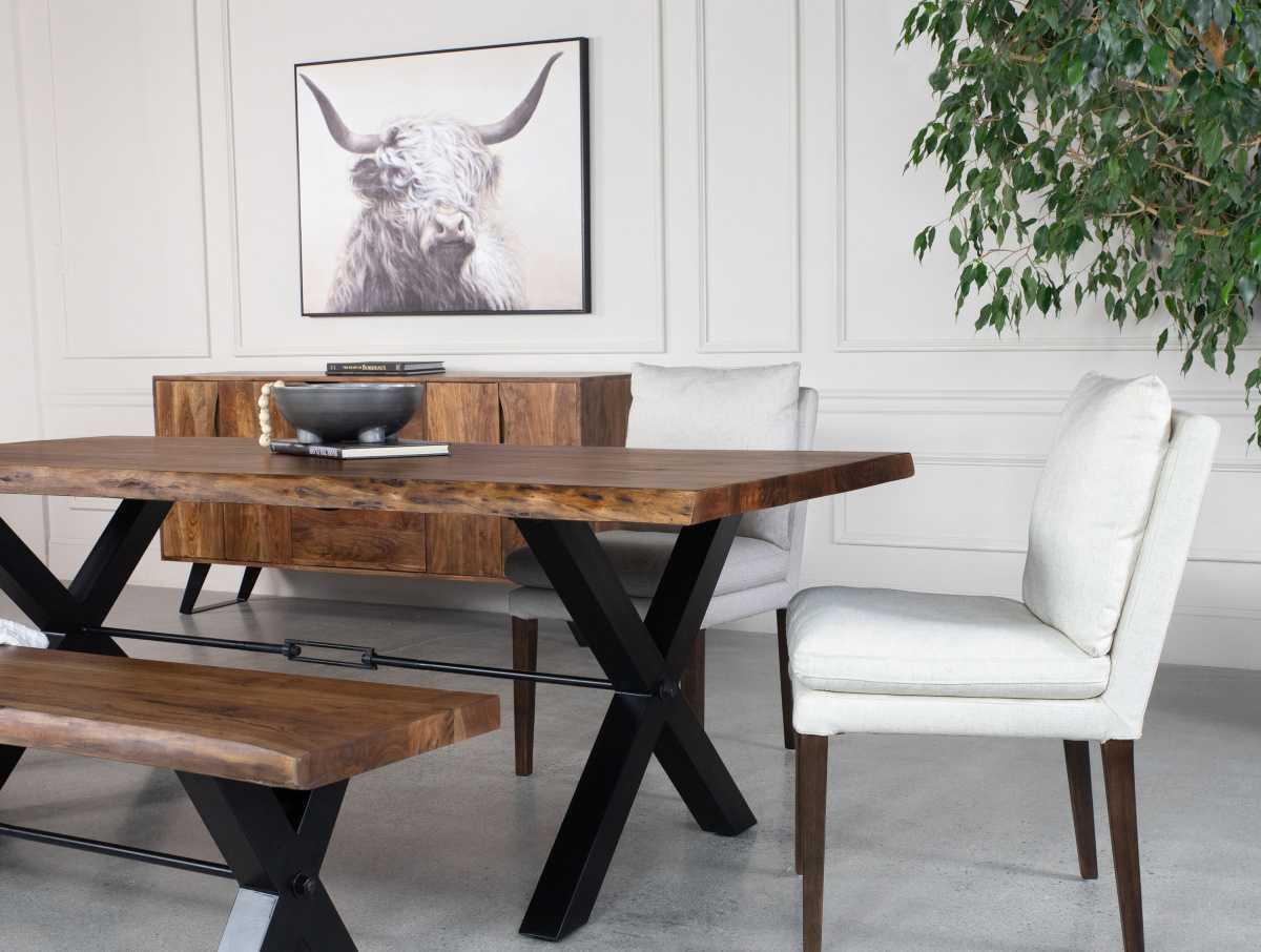 Craft, Comfort, and the
Art of a Cozy Retreat Craft, Comfort, and the
Art of a Cozy Retreat