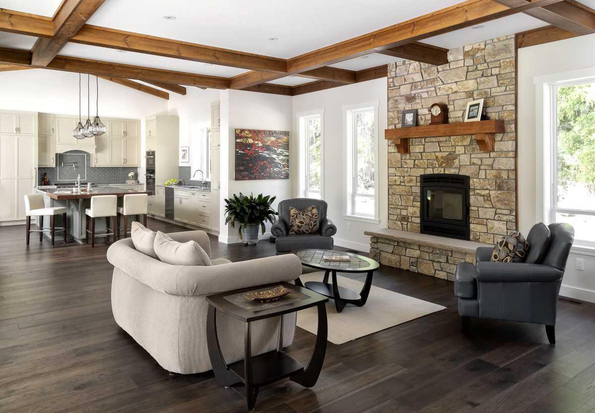 A Tuscan-Inspired Kitchen at the Heart of Island Living