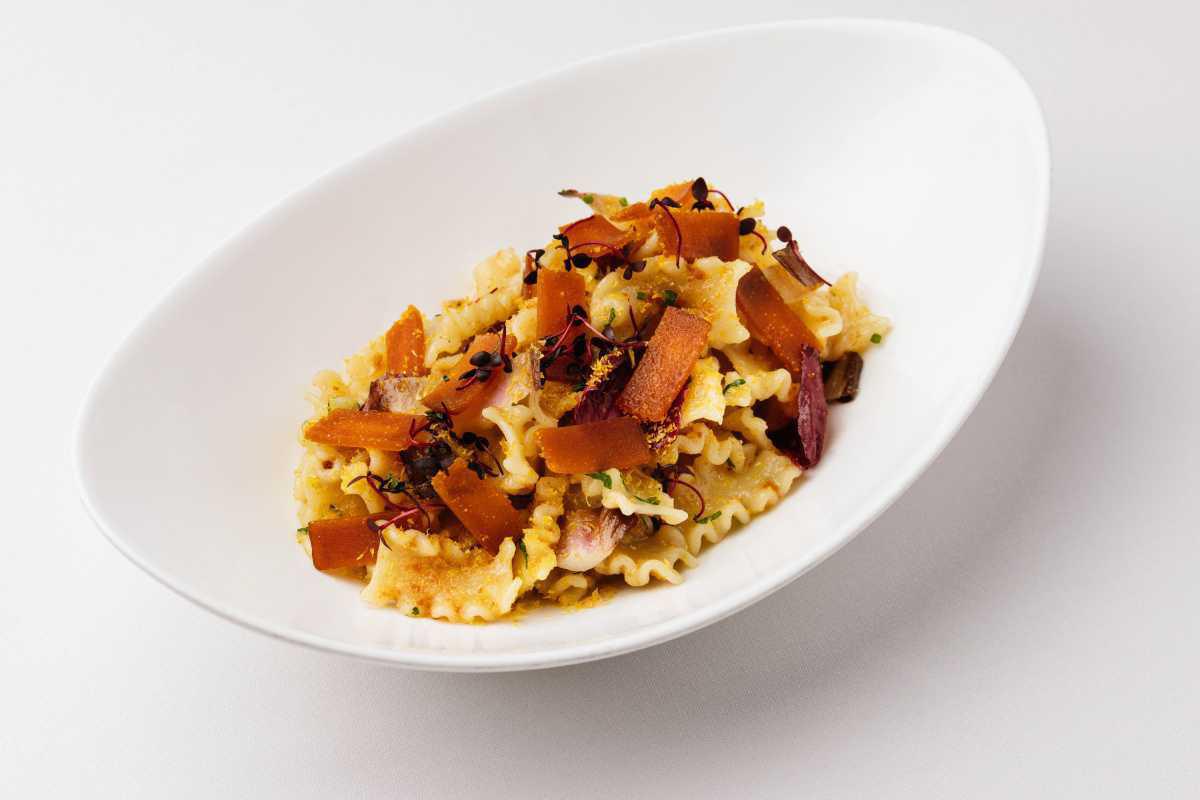 Ordering with Curiosity