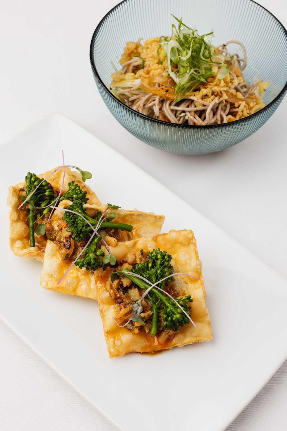 Ordering with Curiosity