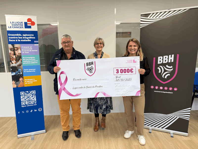 Remise du chèque de 3 000 € à la Ligue contre le cancer du Finistère Remise du chèque de 3 000 € à la Ligue contre le cancer du Finistère