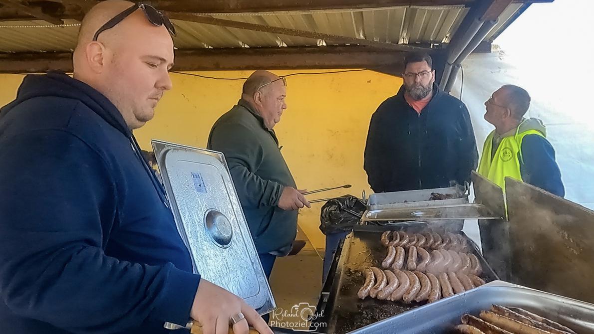 Benevoles-saucisses-5