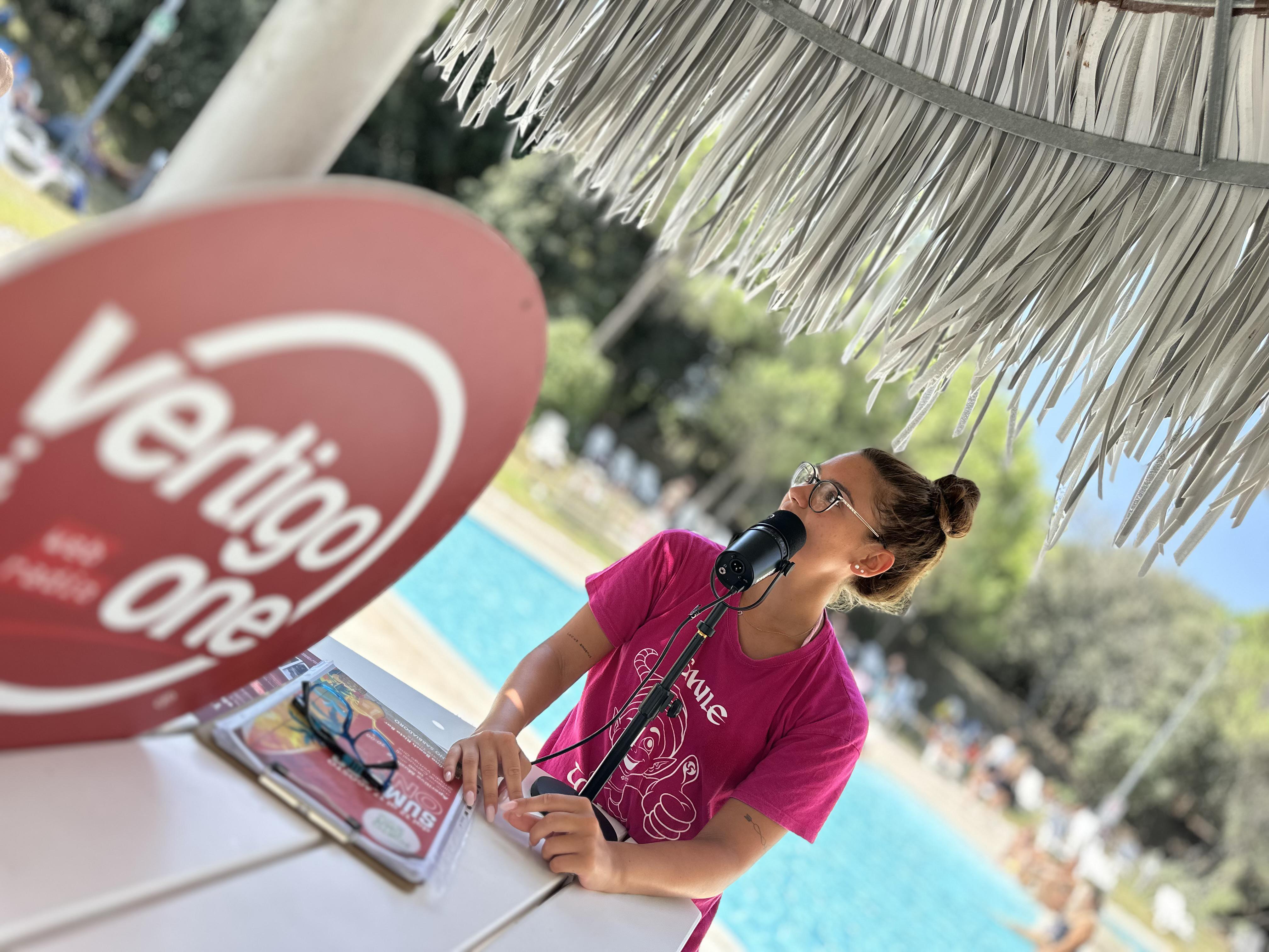 LAURETTA - Live al Beach Bar SABBIADORO - Lignano Sabbiadoro