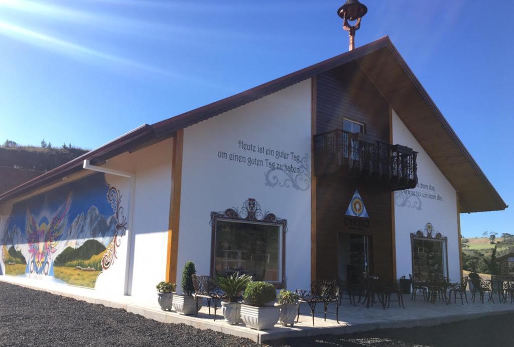 Velas Prema Velas Prema