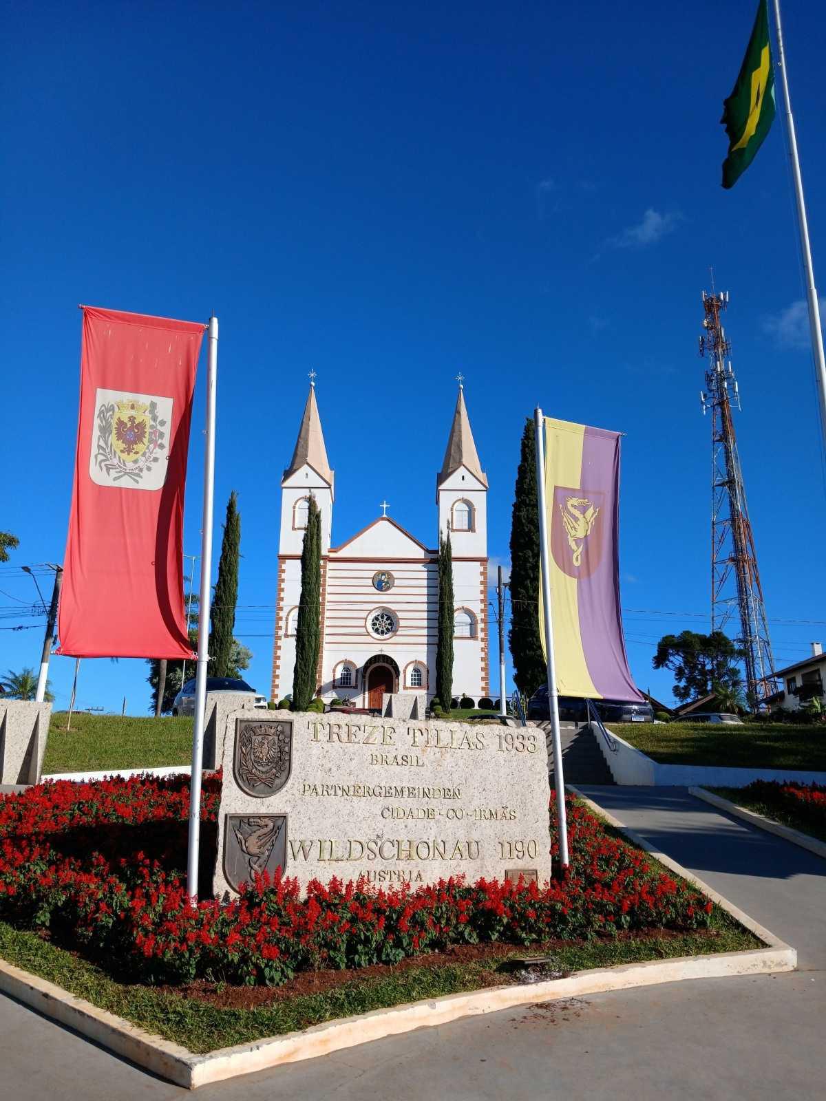 Igreja Matriz Nossa Senhora do Perpétuo Socorro Igreja Matriz Nossa Senhora do Perpétuo Socorro
