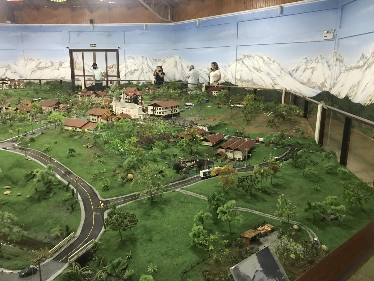 Restaurante e Parque Lindendorf - Minicidade