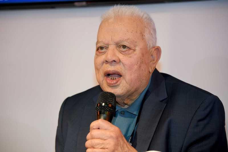 شاعر الحمراء وعين الناقد: حوار الأجيال بين بن ابراهيم وأحمد اليبوري