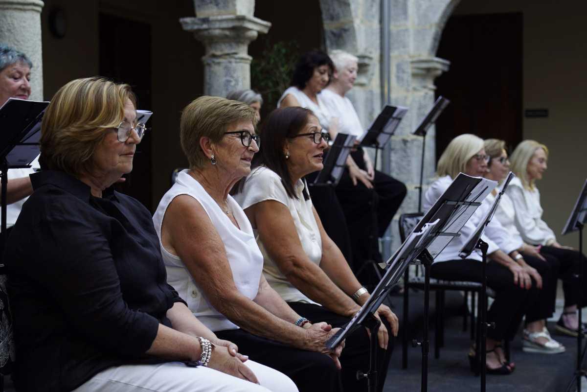 THE WOMEN OF VIVER ARE NOT ON WIKIPEDIA