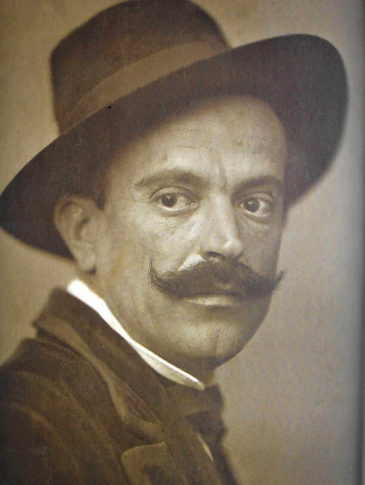 Bartolomé Mongrell passing through Viver Bartolomé Mongrell passing through Viver