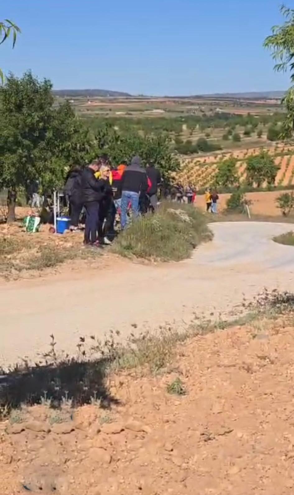 10:26 | TC6 San Antonio › [FOTO] URGENTE, nos llega a Dirección de Carrera que hay gente mal situada y cruzando la carretera. Por favor colabora con nosotros o nos veremos obligados a neutralizar el tramo. Gracias.