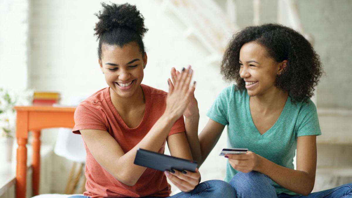 "Você não tem site? Não tem landing page? Então aqui está a solução. Sua Vitrine Digital pode ser o primeiro passo para apresentar sua marca ao mundo de forma profissional."