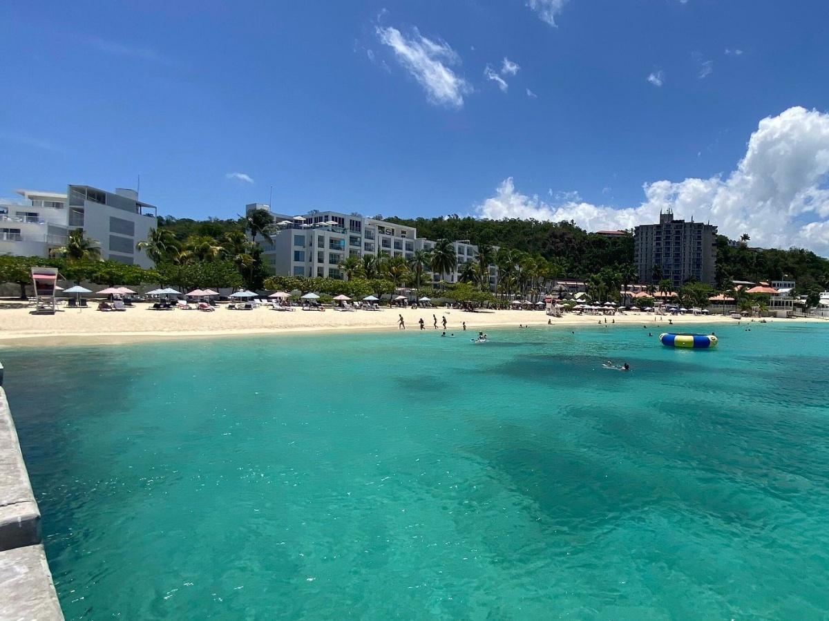 Doctor's Cave Beach, Montego Bay Doctor's Cave Beach, Montego Bay
