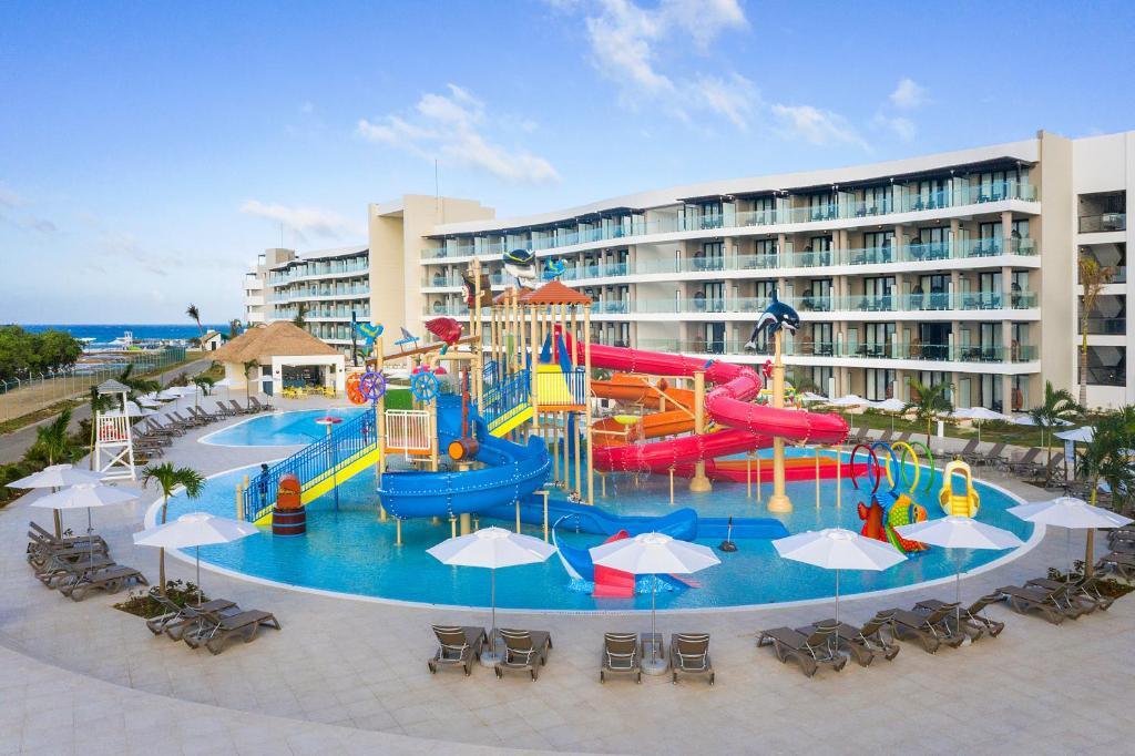 Ocean Coral Spring Resort, Falmouth