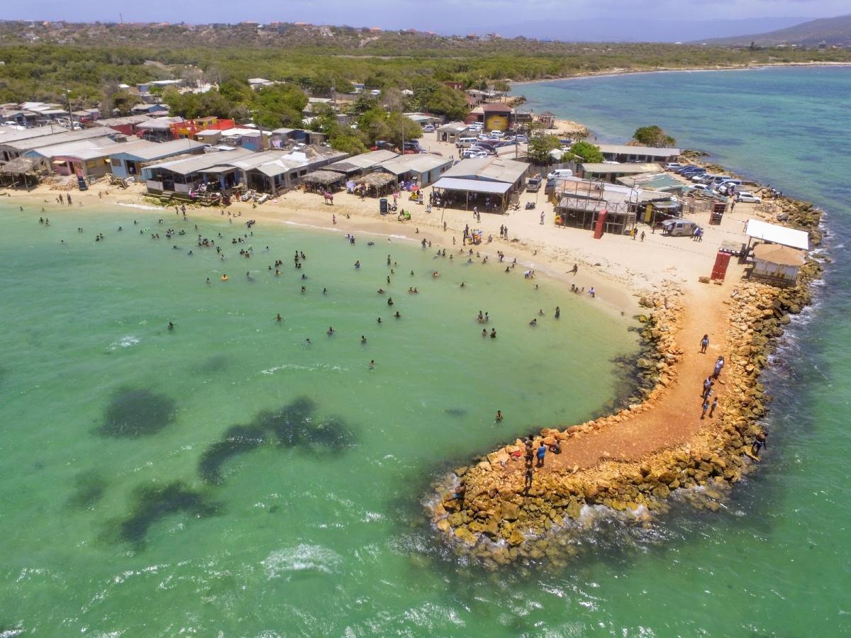 Hellshire Beach, Kingston
