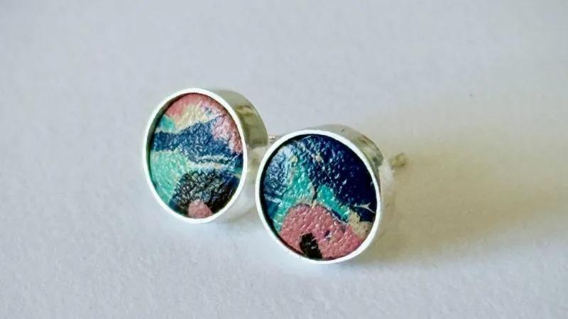 Une artiste qui recycle les chaussons de danse du "Royal Ballet and Opera" en bijoux Une artiste qui recycle les chaussons de danse du "Royal Ballet and Opera" en bijoux