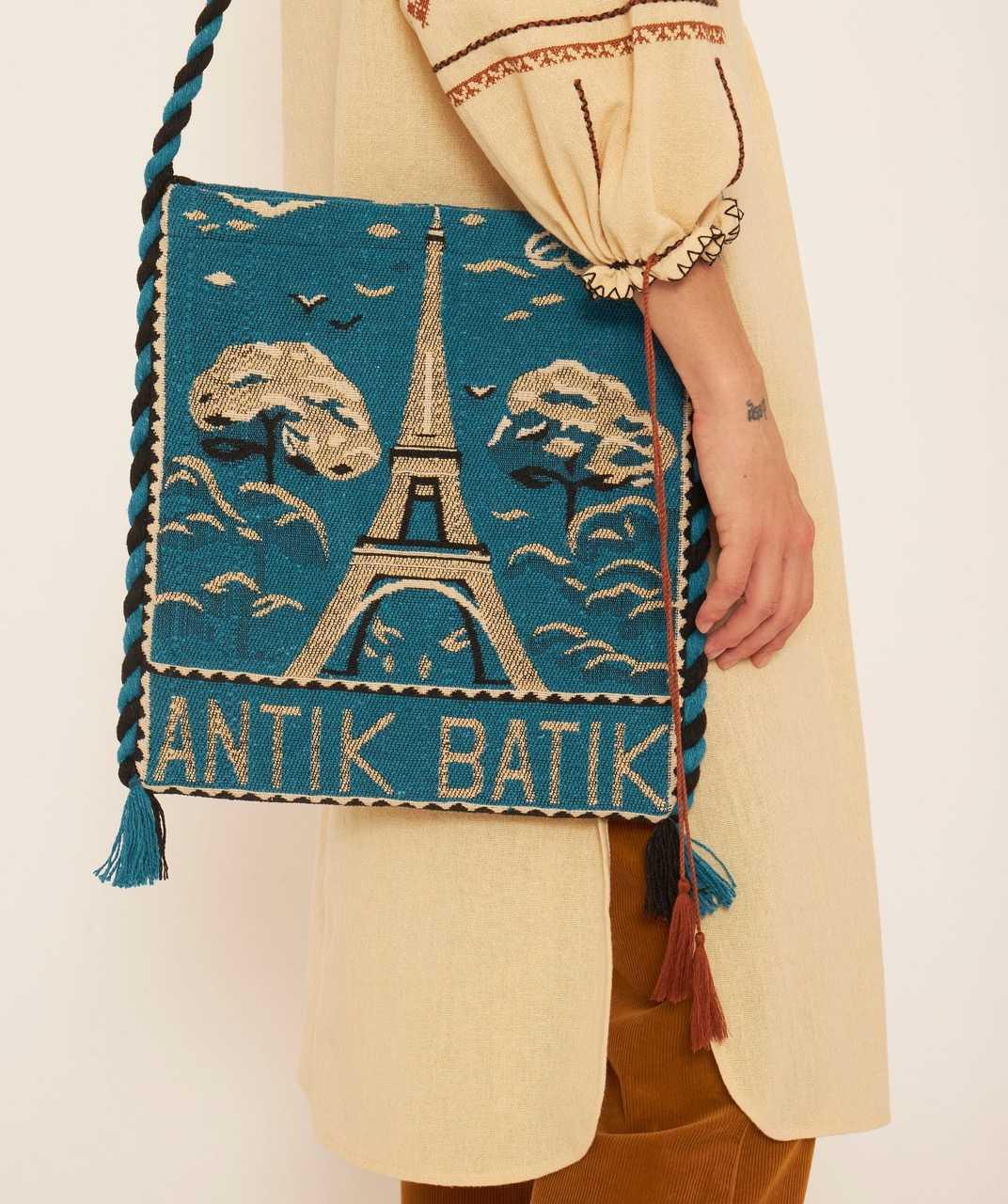 Les Sacs Brodés Antik Batik : L'âme du voyage cousue main Les Sacs Brodés Antik Batik : L'âme du voyage cousue main
