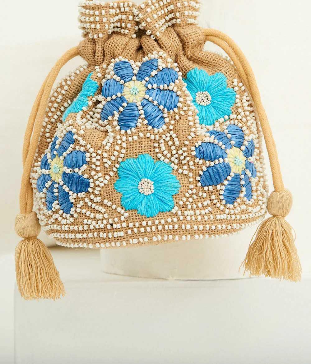 Les Sacs Brodés Antik Batik : L'âme du voyage cousue main Les Sacs Brodés Antik Batik : L'âme du voyage cousue main