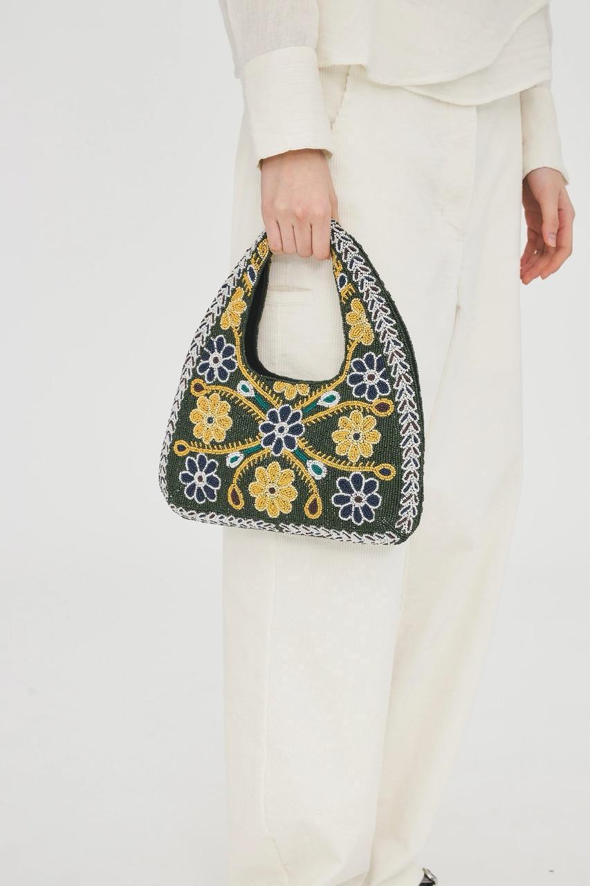 Les Sacs Brodés Antik Batik : L'âme du voyage cousue main Les Sacs Brodés Antik Batik : L'âme du voyage cousue main