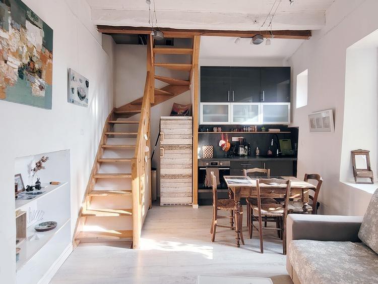 Profitez du charme authentique d’une maisonnette provençale dans un vieux village perché !