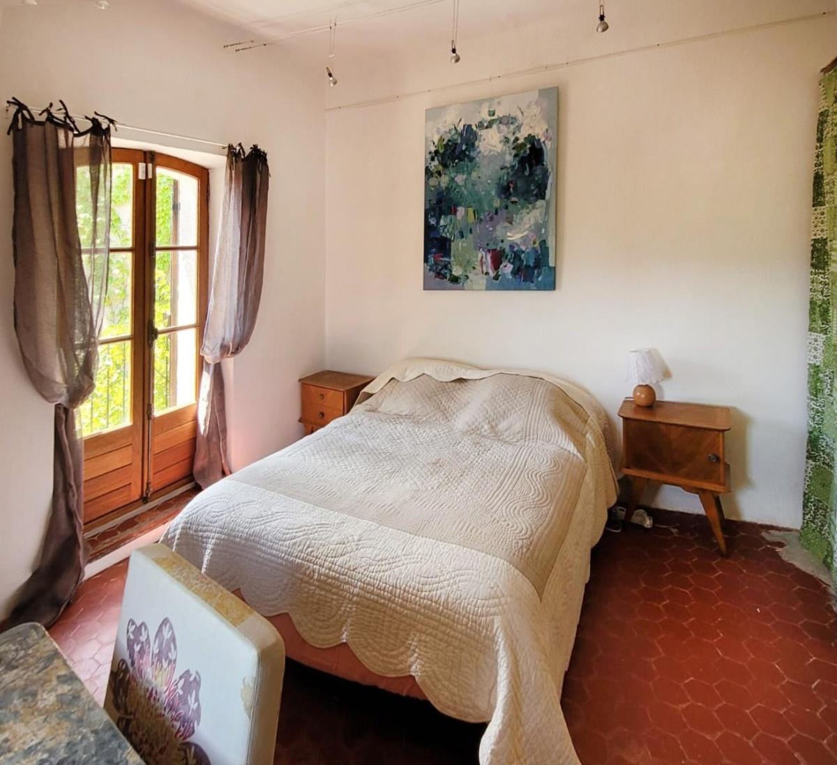 Profitez du charme authentique d’une maisonnette provençale dans un vieux village perché !