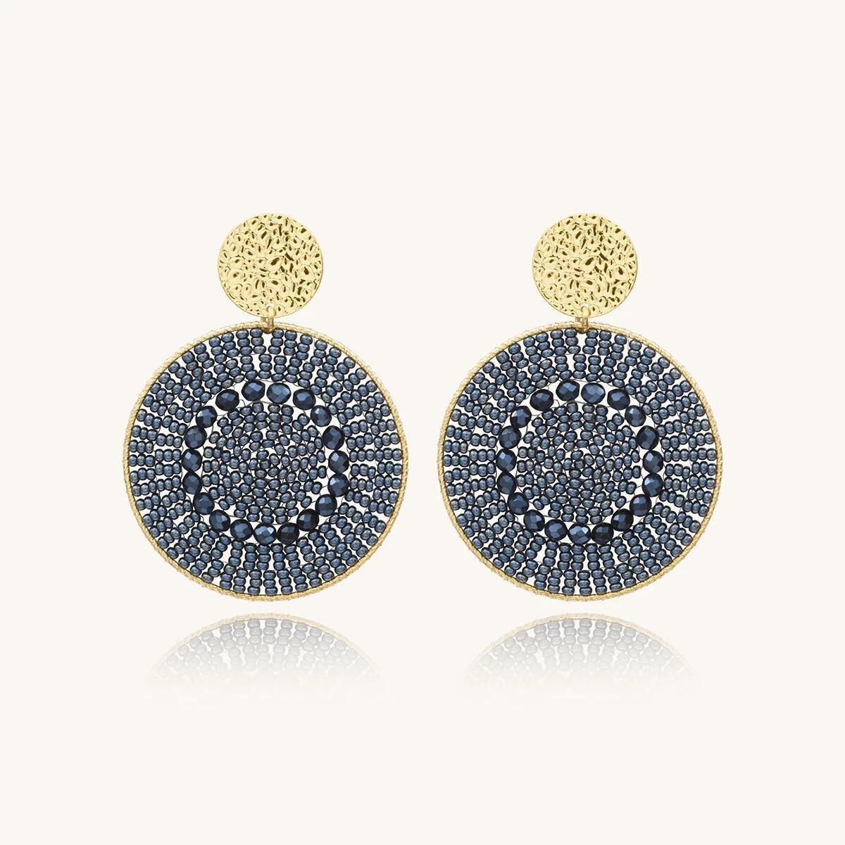 Les bijoux Sàntibé : quand l’amour du tissage s’exporte de la Colombie à un atelier parisien