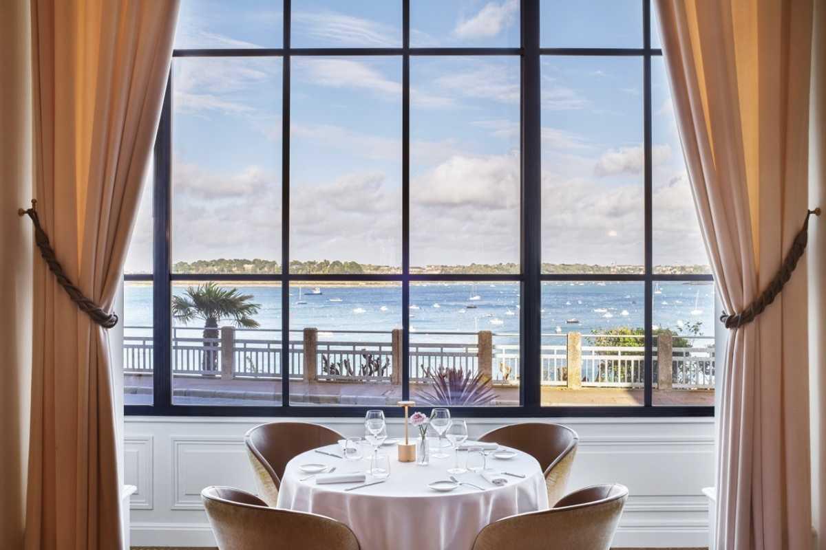 Côte d’Émeraude : Le Grand Hôtel Dinard hisse les voiles pour sa saison 2026