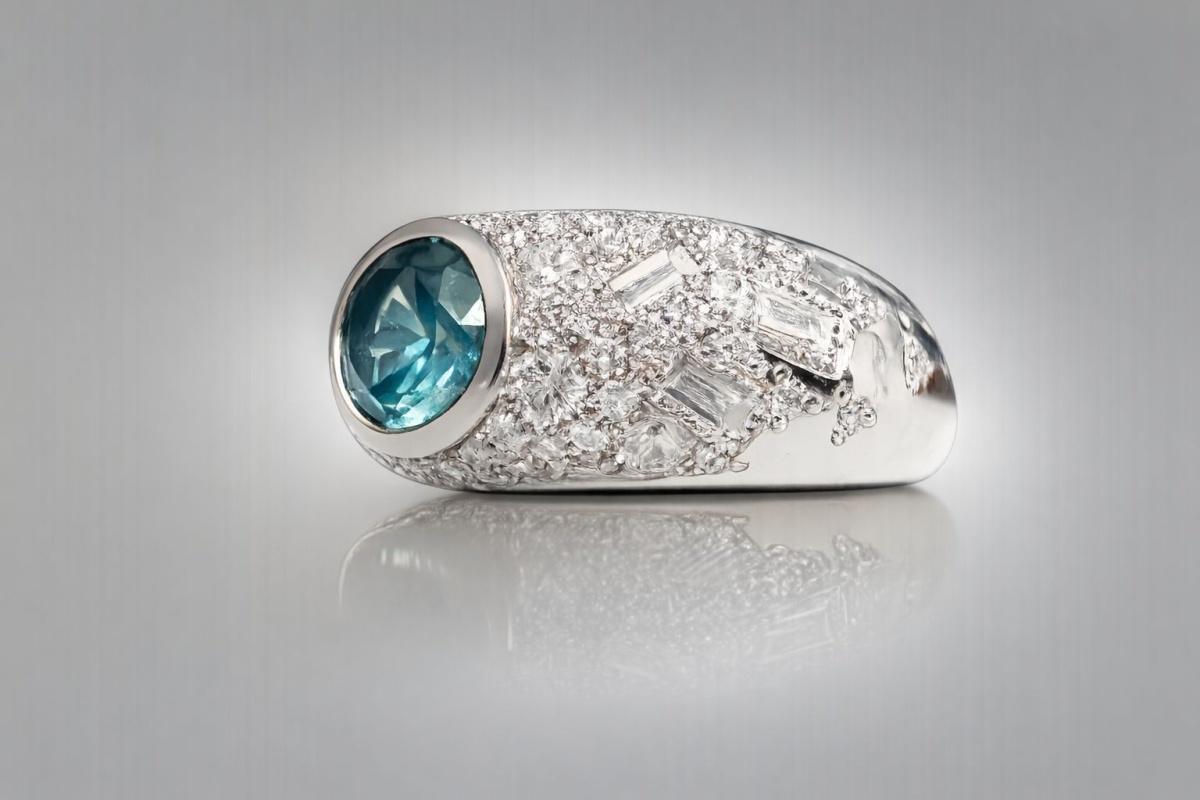 Pour sa nouvelle collection, SKANDER LB conjugue saphir d'Auvergne et platine Pour sa nouvelle collection, SKANDER LB conjugue saphir d'Auvergne et platine