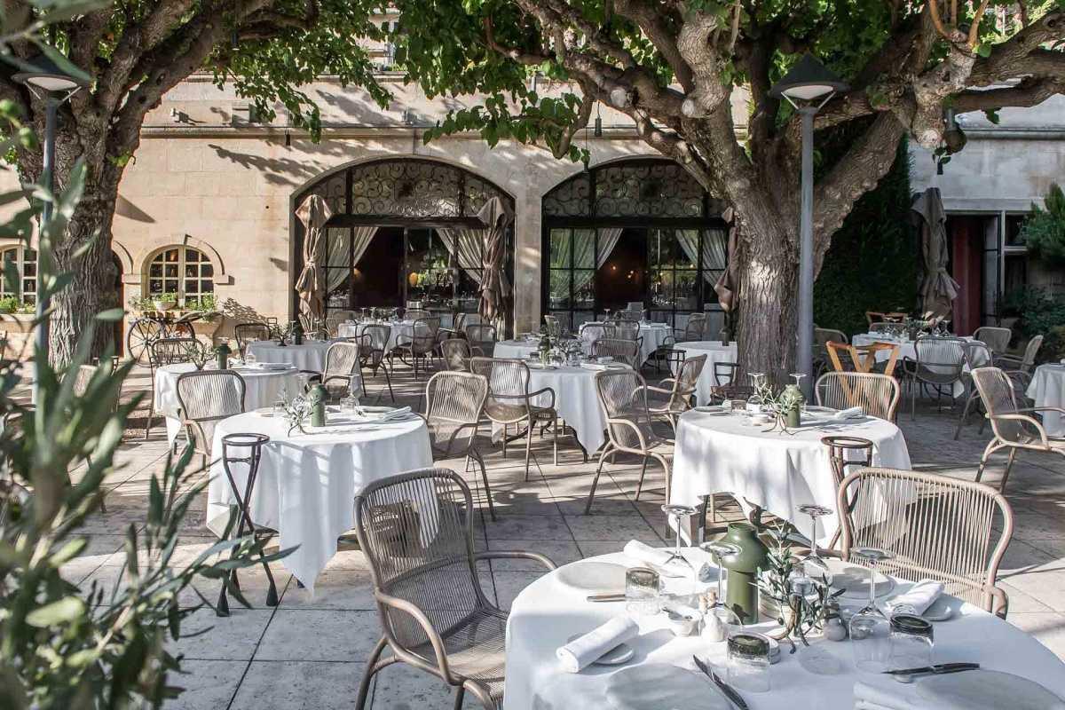 L'Oustau de Baumanière : 3 étoiles Michelin et une étoile verte, au service d'une gastronomie provençale durable