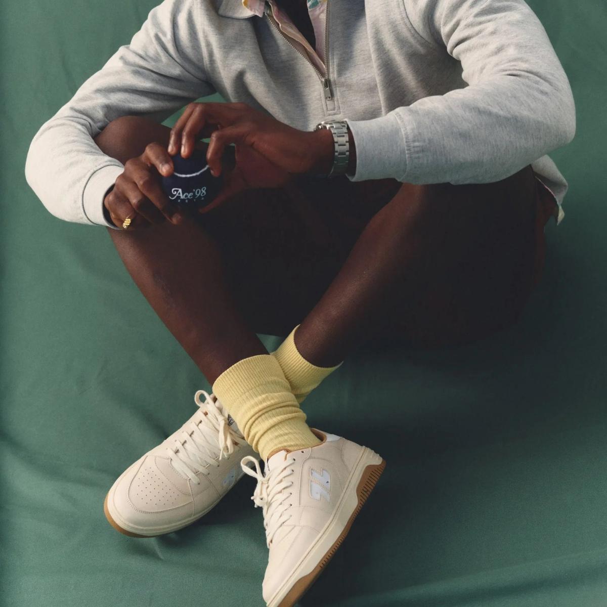 Mode Circulaire : Quand nos Balles de Tennis Usagées Deviennent des Sneakers Désirables Mode Circulaire : Quand nos Balles de Tennis Usagées Deviennent des Sneakers Désirables