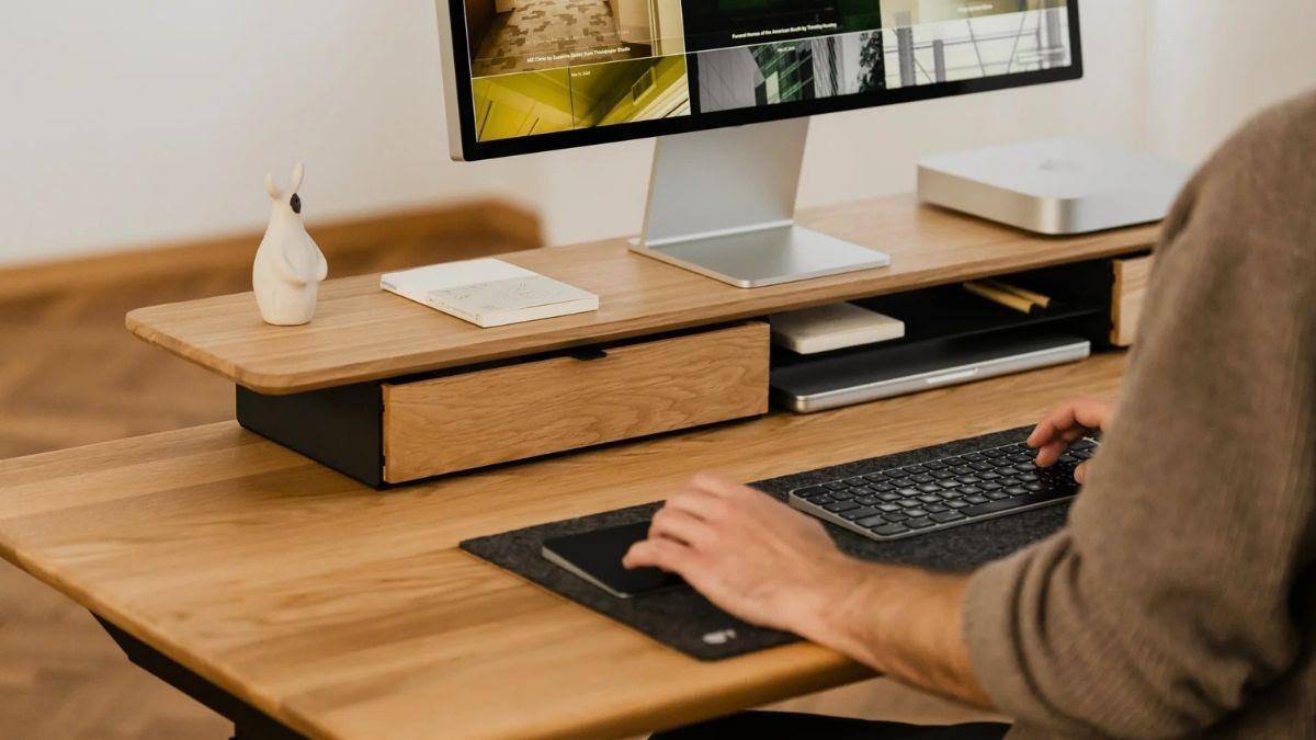 Oakywood : le bureau en bois massif qui allie savoir-faire artisanal et écoresponsabilité Oakywood : le bureau en bois massif qui allie savoir-faire artisanal et écoresponsabilité