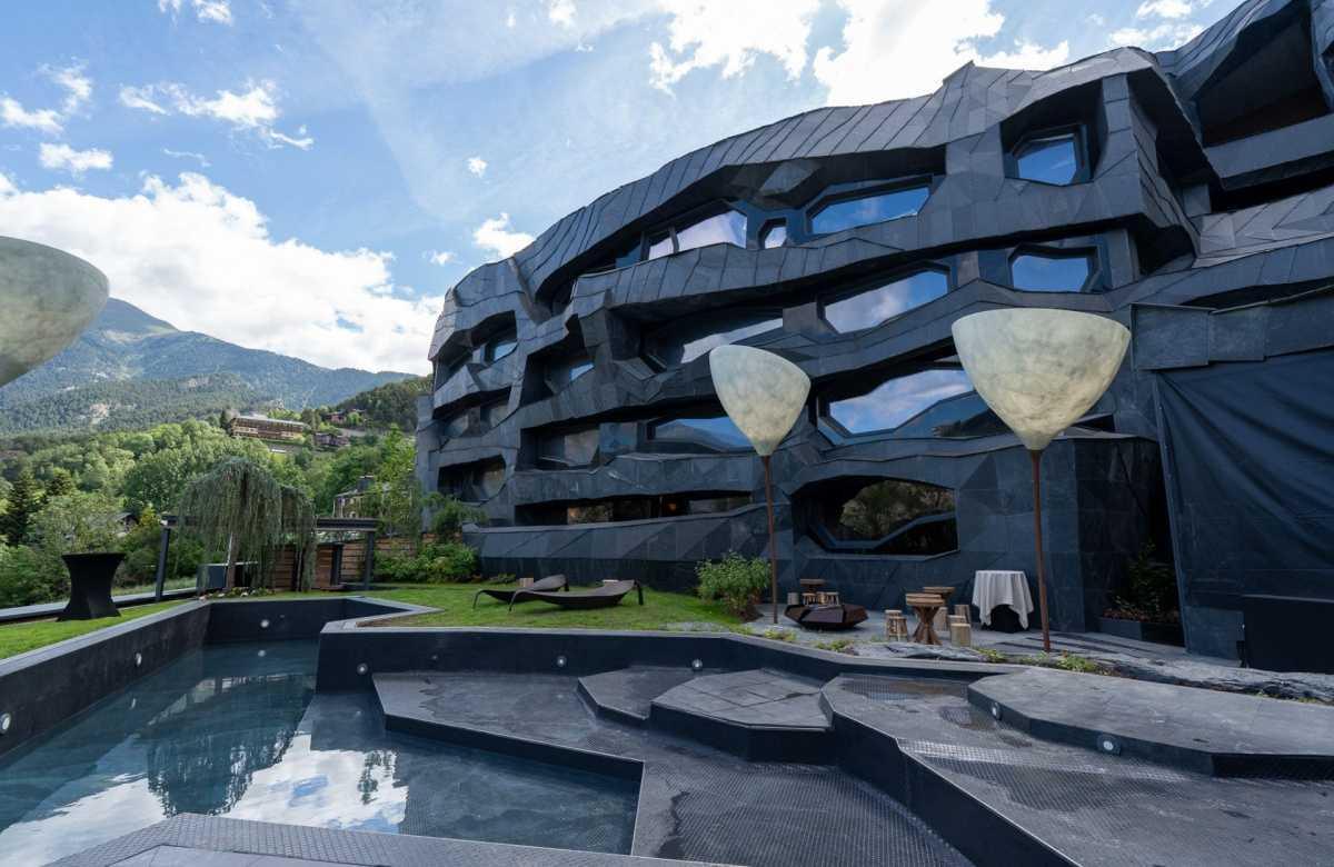 La Querola d’Ordino : Quand Jean Nouvel sculpte un manifeste écologique au cœur des Pyrénées La Querola d’Ordino : Quand Jean Nouvel sculpte un manifeste écologique au cœur des Pyrénées