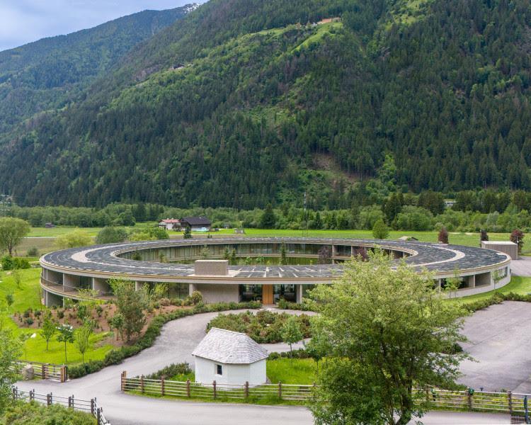 OLM Nature Escape, Schwarzwald Panorama et Hôtel Korinjak : quand le lieu façonne l'architecture