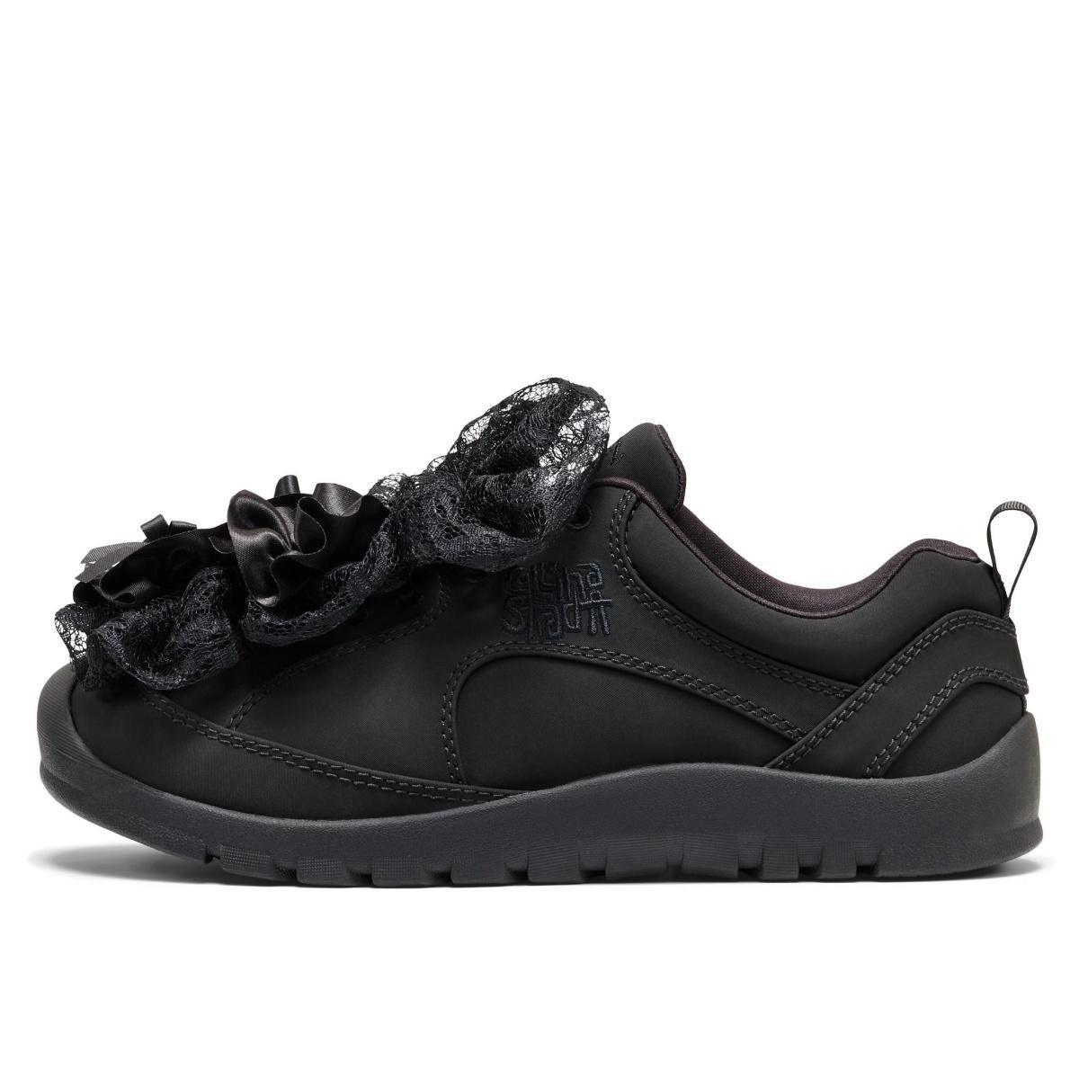 KEEN x Collina Strada : la chaussure de rando passe au satin et aux fleurs KEEN x Collina Strada : la chaussure de rando passe au satin et aux fleurs