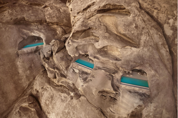 Les plus belles piscines de The Red Sea : Desert Rock, suspendu entre ...