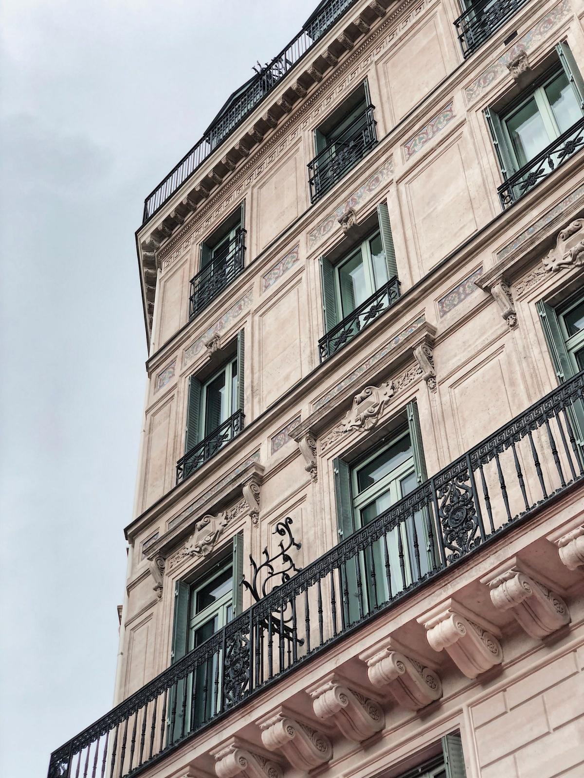 L'Art de Vivre à la Parisienne