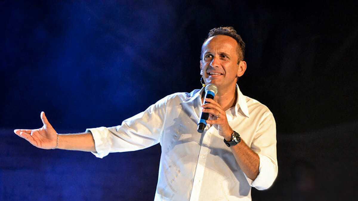 Uccio De Santis start h.21.00