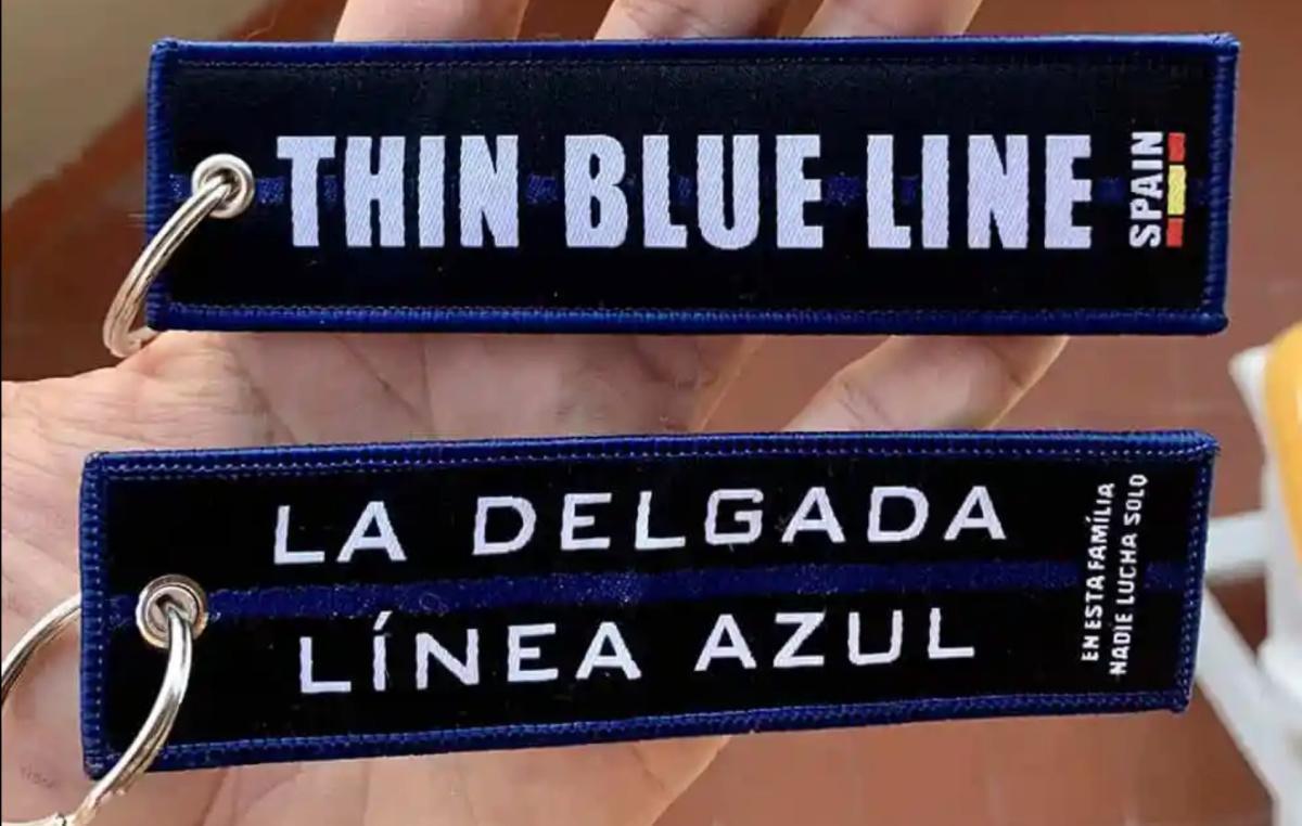 LLAVERO “LA DELGADA LÍNEA AZUL”