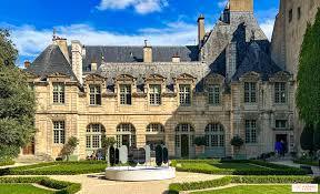 Cour et Jardin de l'Hôtel de Sully