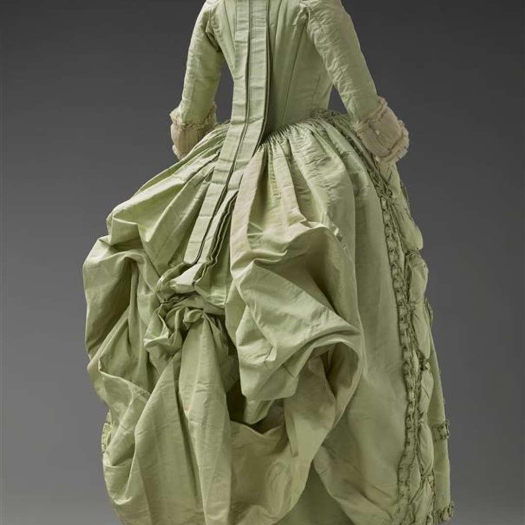 Passion XVIIIᵉ siècle – La mode féminine sous les Lumières Passion XVIIIᵉ siècle – La mode féminine sous les Lumières