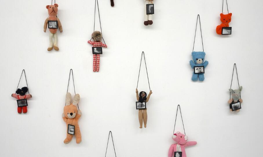 Une hirondelle ne fait pas le printemps — Annette Messager