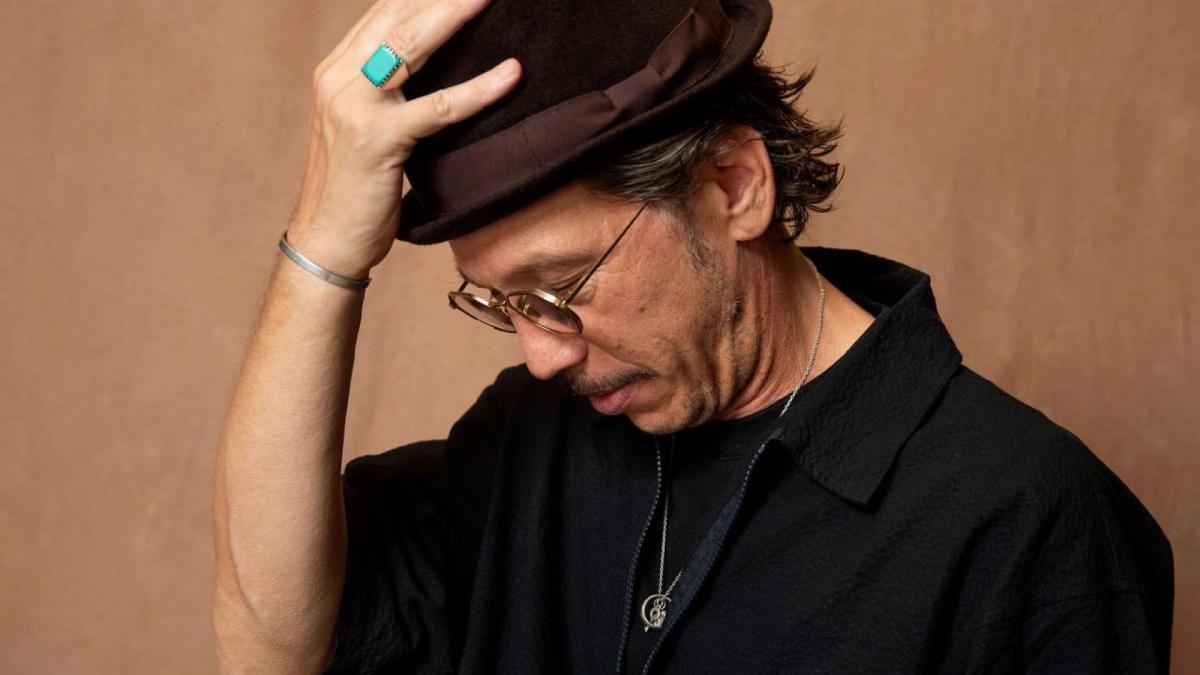 رضا كاتب: هُوية مُركبة وقوة الحوار في زمن الاستقطاب رضا كاتب: هُوية مُركبة وقوة الحوار في زمن الاستقطاب