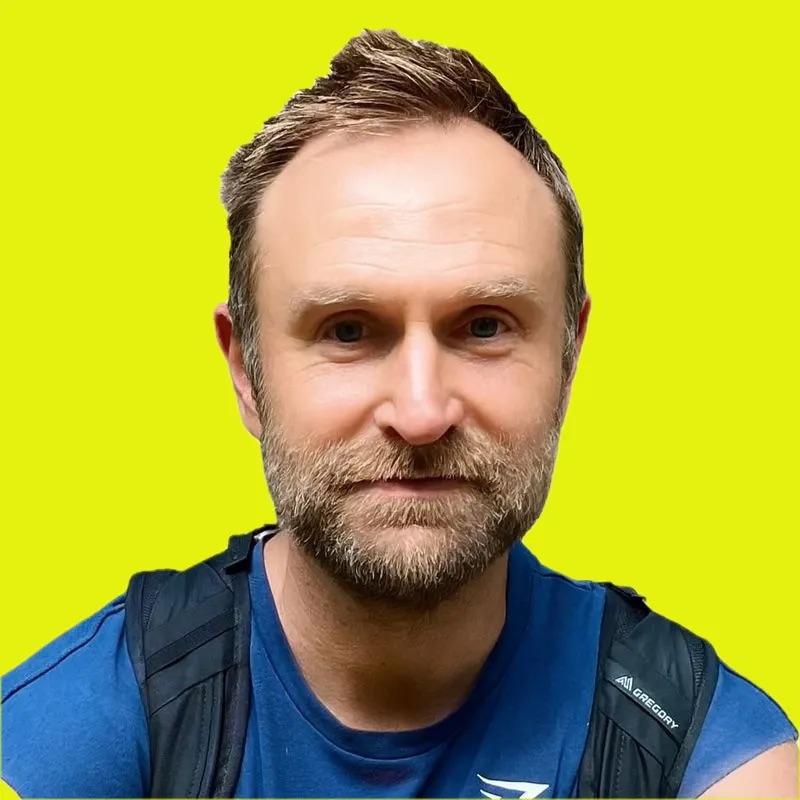 الكتب الإلكترونية أم الورقية: مقارنة حاسمة 