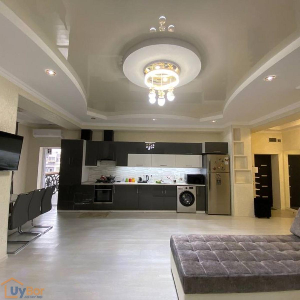 2-комнатная квартира в аренду 830 у.е./мес. 9.54 у.е./м² Комнат 2 Площадь 87 м² Этаж 8/8 Ремонт Евроремонт Материал Панельный