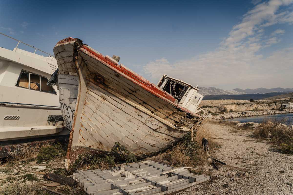 Abandoned boats & forgotten places on Krk… 🚤🌊