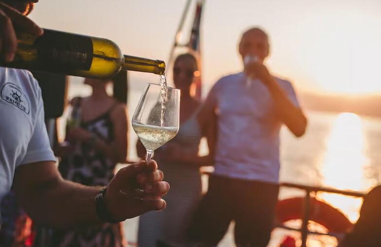 Sunset Boat Tour from Malinska/Njivice – Live Music & Cocktail