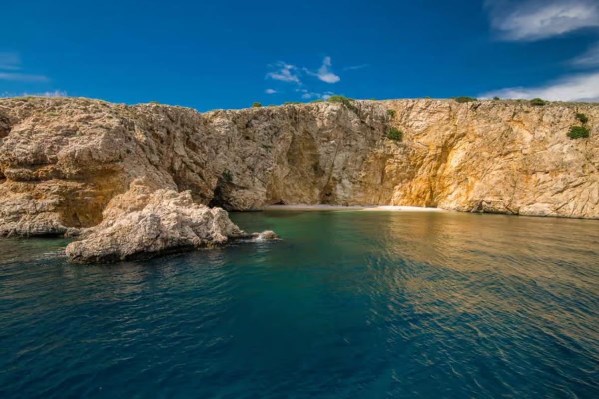 Boat Tour to the Golden Beach & Blue Cave Boat Tour to the Golden Beach & Blue Cave