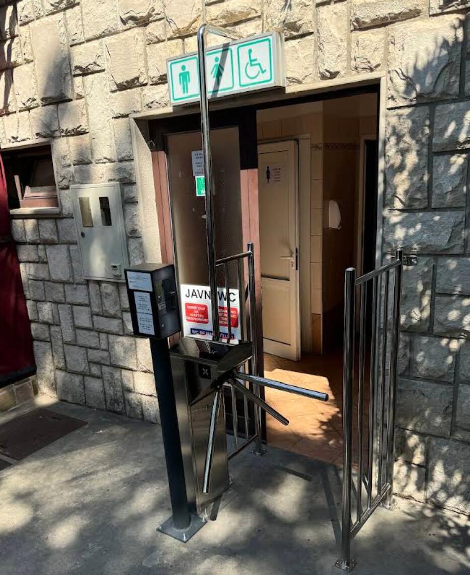 Puplic Toilet (Krk city) €1 fee